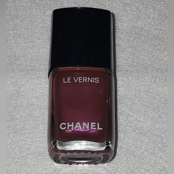 Chanel Le Vernis Nail Polish - 891 Perle Burgundy - Picture 8 of 9
